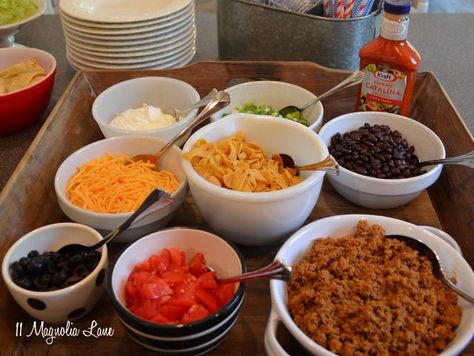 Salad Bar Ingredients, Salad Bar Ideas, Taco Salad Bar, Cinco De Mayo Ideas, Mango Chutney Recipe, Pinto Bean Recipes, Taco Salads, Taco Salad Recipes, Chicken Taco Recipes