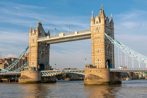 London Famous Places, Famous Bridges, London Dreams, Tower Bridge London, Watercolor Architecture, Evening Sun, England London, Best Street Art, London Landmarks