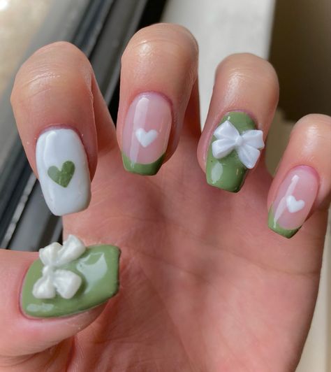 Green Nails Simple Short, Simple Nail Art Green And White, Cute Short Green Nail Designs, Green Pink White Nails, Green Simple Nail Designs, Matcha Nails Design, Green Matcha Nails, Matcha Nail Art, Green Nails With Charms