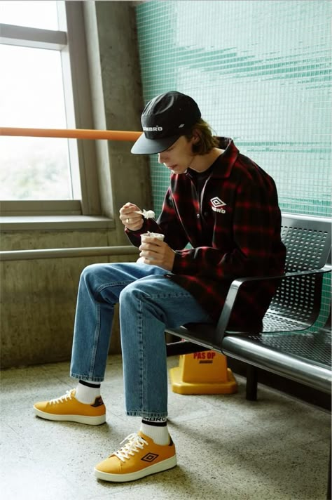 UMBRO KOREA F/W 17 (Various Lookbooks/Catalogs) Old School Fashion, Goth Outfit, Retro Looks, Look Retro, Mens Fashion Streetwear, Skater Style, Streetwear Men Outfits, School Fashion, Mens Streetwear