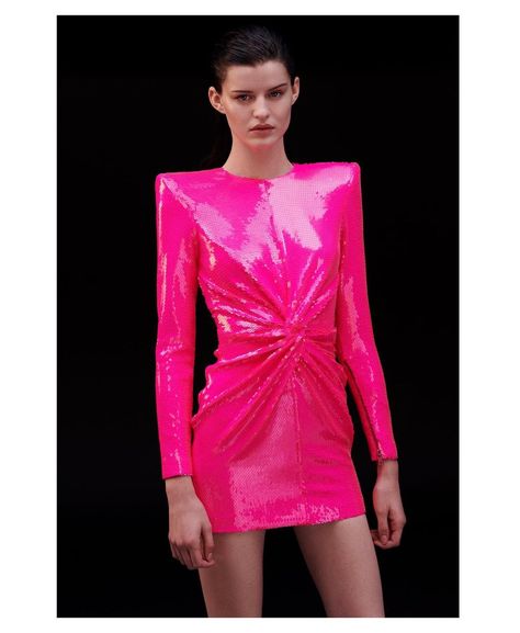 Mini Dress Runway, Structured Mini Dress, Summer Swag Outfits, Chevron Outfit, Award Show Dresses, Fuschia Dress, Dress Couture, Pink Jade, International Clothing