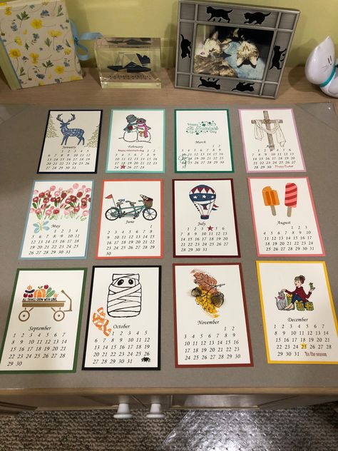 Cd Case Crafts, Homemade Teacher Gifts, Work Calendar, Scrapbook Calendar, Easel Calendar, Mini Desk Calendar, Calendar Examples, Post It Note Holders, Calendar Craft