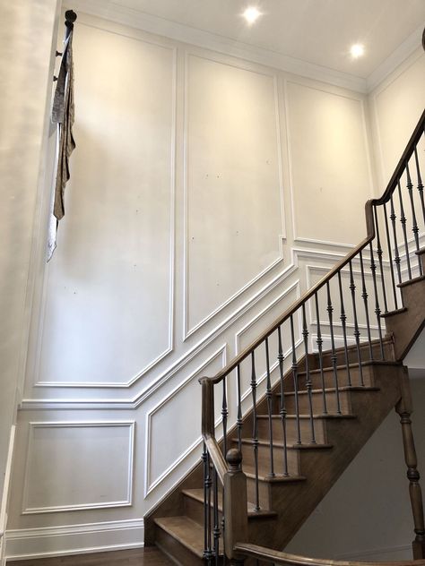 Wall Panel Design Staircase, Wainscoting Ideas Stairs Stairways, Staircase With Paneling, Staircase Moulding Design, Wall Moulding Stairs, Wainscoting Ideas Stairs, Stairwell Paneling, Staircase Paneling Ideas, Panelling Staircase