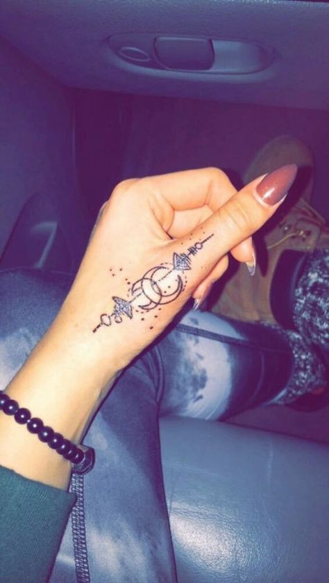 45 Pisces Tattoos to Celebrate Pisces Season | Tattoo Ideas, Artists and Models Tato Simple, 27 Tattoo, 50 Tattoo, 16 Tattoo, Tattoo Diy, Finger Tattoo For Women, Finger Tats, Pisces Tattoos, Tattoo Trend