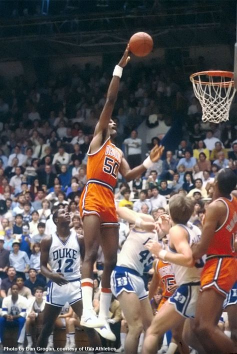 Ralph Sampson Peach Baskets, Uva Basketball, Ralph Sampson, Sports Hall, I Love Basketball, Basketball History, Vintage Basketball, Hoop Dreams, Nba Pictures