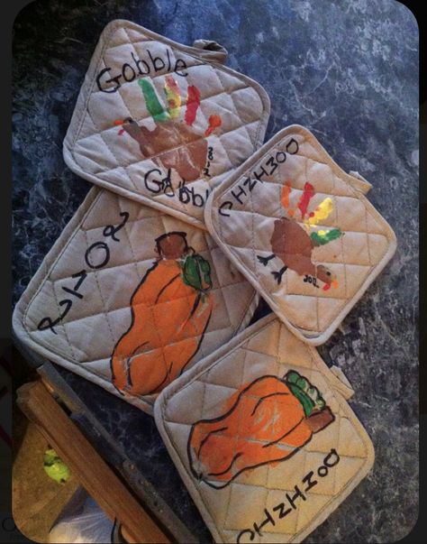 Handprint Pot, Pot Holder Crafts, Gift Ideas From Kids, Thanksgiving Food Crafts, Turkey Handprint Craft, Prayer Crafts, Thanksgiving Crafts Preschool, Turkey Handprint, November Crafts