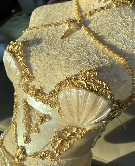 Fairy Corset, Corset Bra Top, Sirens Fashion, Mermaid Corset, Resin Mermaid, Gold Corset, Vintage Palace, Top Cosplay, Mermaid Top