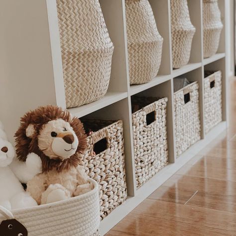 Toy Organization Living Room, Toy Room Storage, Creative Toy Storage, Living Room Toy Storage, White Shelving Unit, Kids Book Storage, Baby Toy Storage, Snug Room, Living Room Playroom