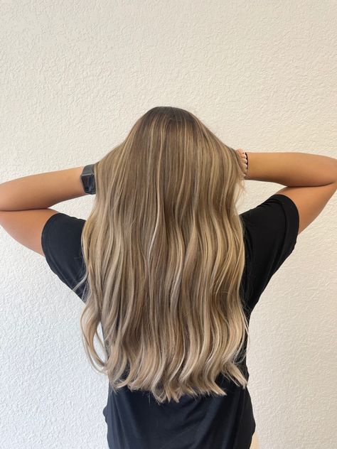 Minimalist Blonde Highlights, Dark Brown Hair Babylights Natural, Balayge Curtain Bangs, Fine Highlights Brown Hair, Really Light Brown Hair, Highlights For Dark Blonde Hair, Dark Blond Balayage, Light Brown Hair Straight, Blonde Highlights Straight Hair