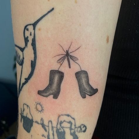 Tattoos Of A Woman, Cute First Tattoo Ideas Meaningful, Bonnaroo Tattoo, Creative Tattoos Ideas, Cute Insect Tattoos, Bug Wing Tattoo, Tattoos From Books, Twice Tattoo, Tattoo Tattoo