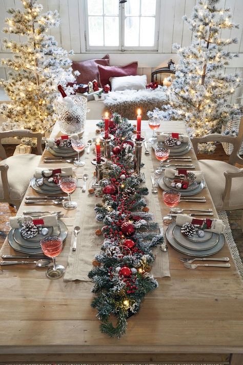 Christmas Dinner Table Settings, Christmas Table Decorations Diy, Christmas Dining Table Decor, Diy Christmas Table, Christmas Party Table, Christmas Table Setting, Deco Table Noel, Tafel Decor, Christmas Dining Table