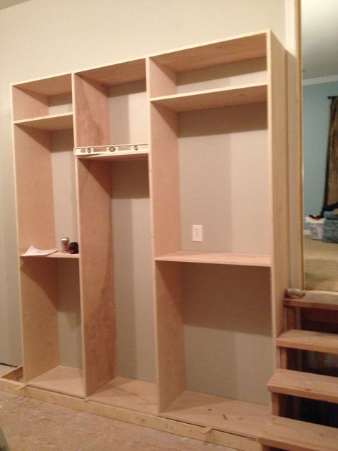 Plywood Closet, Master Walk In Closet, Diy Walk In Closet, Plywood Diy, Door Diy Projects, Diy Custom Closet, Bookshelf Door, Closet Small Bedroom, Bedroom Built In Wardrobe