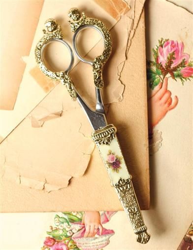 1lifeinspired: “ ♥ ” Antique Scissors, Vintage Scissors, Vintage Sewing Notions, 1928 Jewelry, Sewing Scissors, Antique Sewing Machines, Needle Cases, Vintage Sewing Machines, Embroidery Scissors