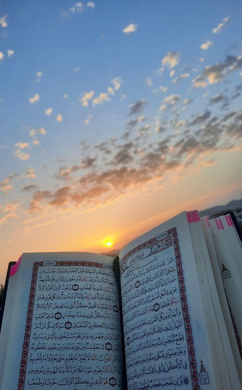 #quran #sky #sunset Muslimah Photography, Al Qur'an Photography, Al Qur'an Aesthetic, Old Paper Background, Qur'an Photography, Mecca Wallpaper, Beautiful Quran Verses, Muslim Pictures, Sunset Background