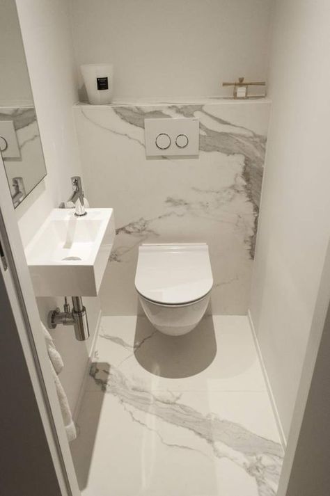 تصميم دورة مياه, Design Interior Baie, Small Downstairs Toilet, Dekorere Bad, Small Bathroom Remodel Designs, Bilik Air, White Toilet, Small Toilet Room, Bad Inspiration