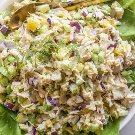 Dill Pickle Canned Chicken Salad (Low Carb!) - Little Pine Kitchen Pickles Red Onions, Canned Chicken Salad, Recipe With Dill, Canned Chicken Salad Recipe, Salad Low Carb, Greek Yogurt Chicken Salad, Yogurt Chicken Salad, Chicken Salad Sandwich Recipe, Salad Jar Recipe