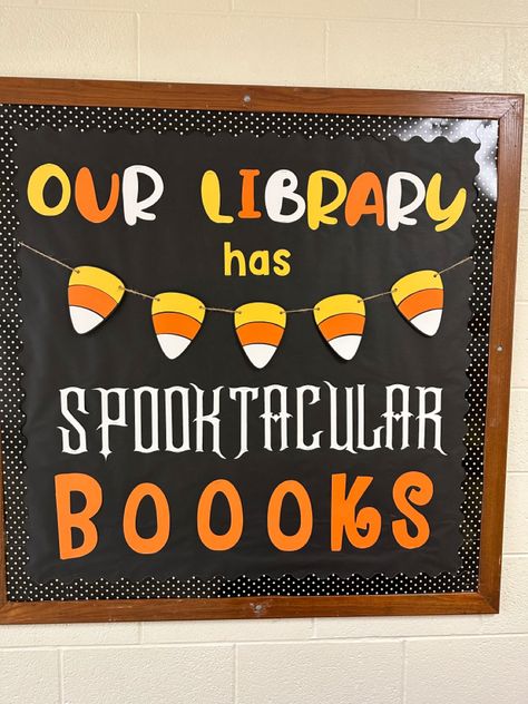 Read More Books Halloween Bulletin Board, Pumpkin Library Display, Fall Library Bulletin Boards High School, Elementary Library Ideas Decor, Halloween Library Door Decorations, Thanksgiving Displays For Library, Fall Library Bulletin Boards Elementary, Fall Library Window Display, October Library Lessons