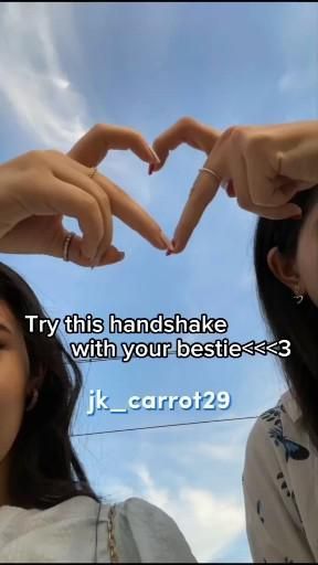 Cool Handshakes, Snapchat Photo, Hand Tricks, Best Friend Questions, Crazy Best Friends, Friend Quiz, Best Friend Challenges, Best Friend Activities, Best Friend Thoughts