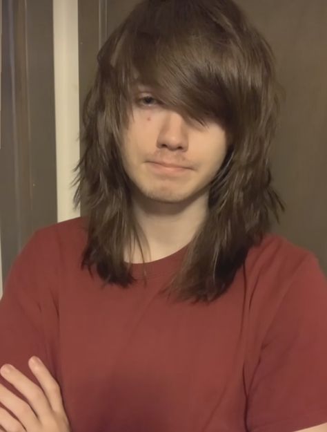 Side Part Emo Hair, Grunge Masc Hair, Masc Emo Haircut, Short Emo Scene Hair, Emo Masc Hair, Emo Side Fringe, 2000s Emo Boy Hair, Emo Haircuts Short 2000s, Scene Shag Hair