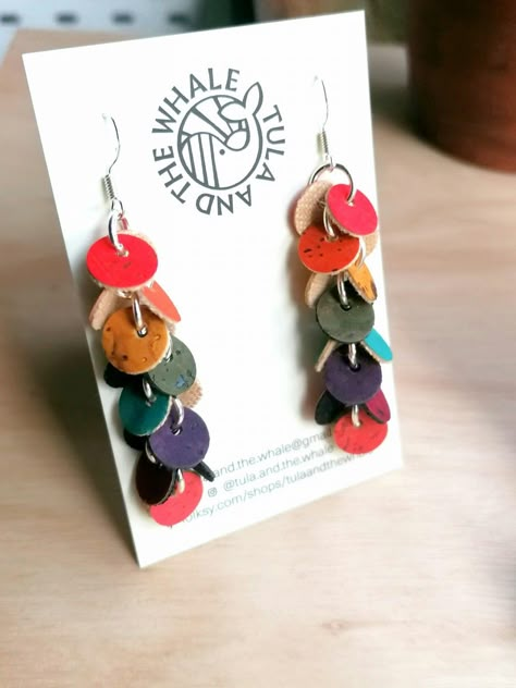 Fabric Earrings Design, Small Leather Earrings, Diy Long Earrings, Handmade Leather Earrings, Diy Resin Mold Release, Fabric Earrings Diy, Leather Earrings Ideas, Leather Earrings Diy, Paint Earrings