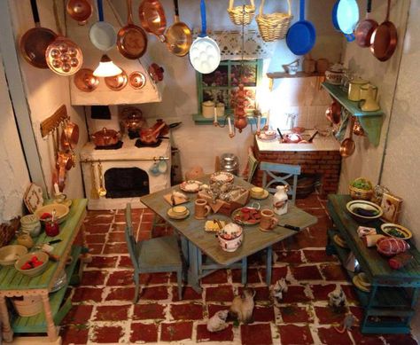 .. Mexican Dollhouse, Doll Kitchen, Room Box Miniatures, Dollhouse Miniatures Kitchen, Victorian Kitchen, Mini Doll House, Doll House Crafts, Fun Crafts To Do, Dolls House Interiors