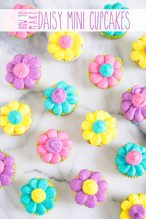 Daisy Mini Cupcakes – your favorite mini cupcakes decked out for spring in colorful buttercream daisies! #howto #daisyminicupcakes #minicupcakes #easterdesserts #springdesserts #springcupcakes #cupcakes #daisycupcakes #sarahsbakestudio #buttercream #buttercreamdaisy #videotutorial #howtofrostdaisies Buttercream Daisies, Easter Cupcake Ideas, Daisy Cupcakes, Cupcake Videos, Easter Cupcake, Spring Cupcakes, Kid Cupcakes, Cupcake Cake Designs, Healthy Cake Recipes