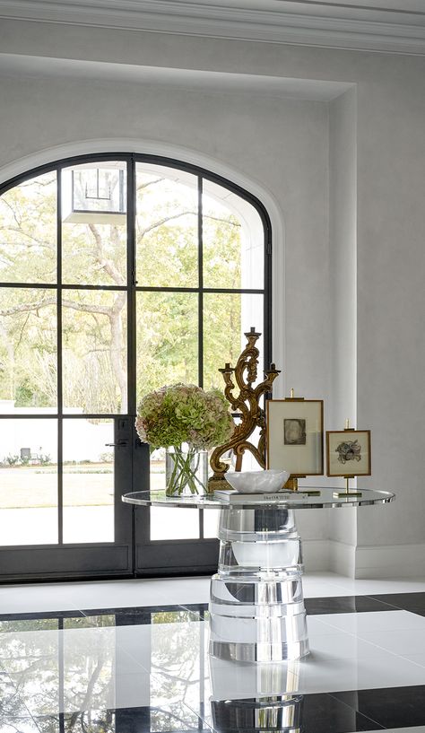 Greenbay | Talbot Cooley Interiors Foyer Contemporary, Foyer Ideas Entryway, Modern Foyer, Entryway Modern, Lucite Table, Grand Entryway, Interior Design Portfolios, Modern Entrance, Entryway Table Decor