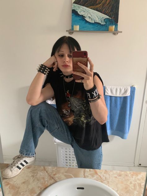 Mall Rat Aesthetic, 90s Numetal Fashion, Mallgoth Outfits 90s, Kawaii Metal Aesthetic, Grunge Girls 90s, Punk Metal Outfits, Numetal Clothes, 90s Mall Goth Outfit, 90s Metal Fashion