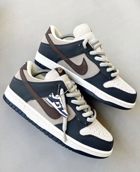 Cool Sneakers Nike, Guys Shoes Aesthetic, Mens Shoes 2024 Trends, Aesthetic Shoes Converse, Shoes Men Outfit, Nike Jordan Air 1, Stylish Sneakers Outfit, Sneaker Head Men, Sneakers Outfit Men