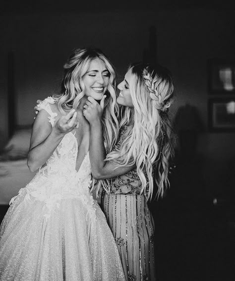 Maid Of Honor Speech, Wedding Dress Organza, Aline Wedding Dress, Wedding Photography Tips, Bride Hair, Wedding Dresses Satin, Wedding Dresses Strapless, Sister Wedding, Wedding Photography Poses