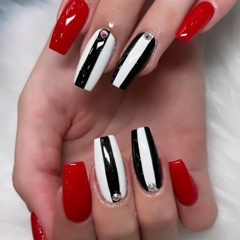 Cruella Nails 101 Dalmatians, Cruella Inspired Nails, Cruella Deville Nail Art, Aubrey Nails, Cruella Deville Nails, Cruella Nails, Vibe Nails, Bird Nail Art, Classic Nail Polish