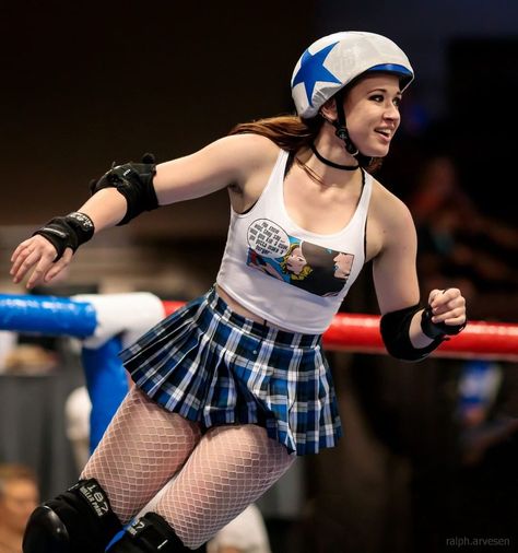 Roller Derby Costume, Roller Skating Outfits, Roller Derby Girls, Derby Outfits, Roller Rink, Derby Girl, Track Roller, Roller Girl, Space Girl