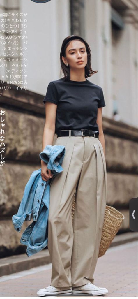 Japanese Uniqlo Style, Japan Street Fashion 2023, Minimal Japanese Fashion, Japan Work Outfit, Japanese Summer Outfits Women, Japan Minimalist Fashion, Japanese Street Style Minimalist, Japanese Minimalist Fashion Summer, Japanese Minimalism Fashion