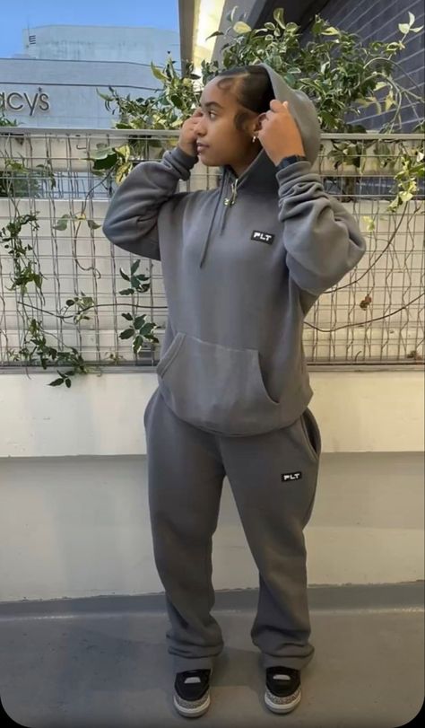 Sweat Pants School Outfit, Sweats And Jordans Outfit, Esstenial Hoodie Outfits, Essentials Sweat Suit, Plt Tracksuit Outfit Ideas, How To Style Tracksuits, Cute Outfits To Wear When Its Cold, Plt Sweatsuit Outfit, Essentials Pants Outfit