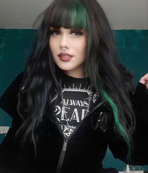 Dark Green Hair With Bangs, Split Color Bangs, Black Hair With Colored Bangs, Purple Hair With Bangs, Purple Bangs, Green Hair Color Ideas, Black And Green Hair, Fox Hair Dye, Black Hair Bangs