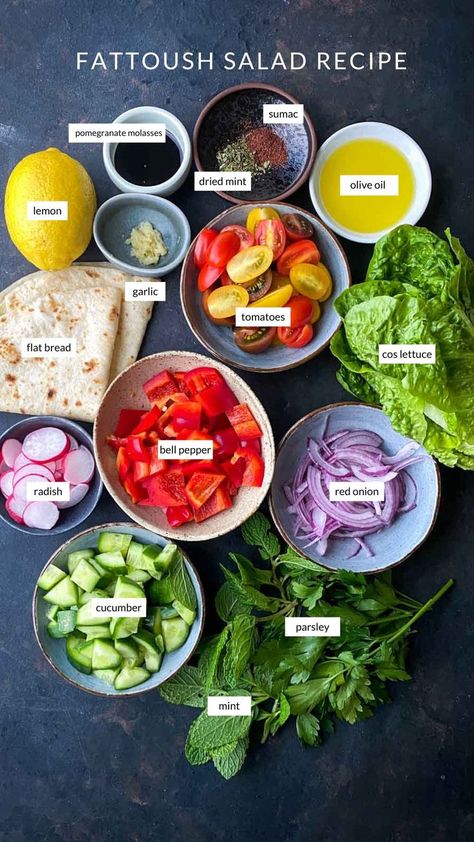 Popular Lebanese garden salad with crispy fried pita bread. We adore fattoush salad and how refreshing it is. Sumac Recipes, Fattoush Salad, Gourmet Salad, Arabian Food, Easy Mediterranean Diet Recipes, Bread Salad, Garden Salad, Lebanese Recipes, Salad Side Dishes