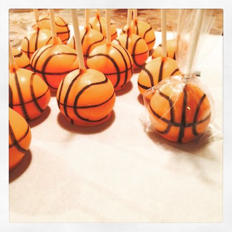 Basketball Cake Pops Basketball Cakesicles, Cake Pops Basketball, Heavenly Rice, Basketball Cake Pops, Sports Cupcakes, Cake Basketball, Basketball Snacks, Gabby Party, Basketball Cakes