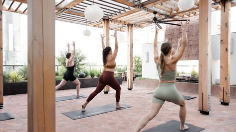 Thompson Hotels recently announced a collaboration with CorePower Yoga, the nation’s largest yoga studio brand, on a summer rooftop yoga series. Rooftop Yoga Studio, Yoga Terrace, Rooftop Yoga, Yoga Area, Garden Yoga, Houston Hotels, Roof Terrace Design, Hotel Rooftop, Corepower Yoga