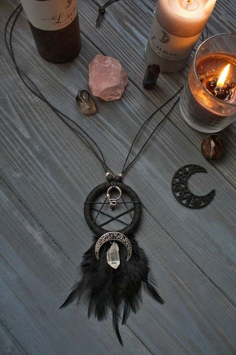 Atrapasueños Diy, Witch Accessories, Witch Necklace, Witch Diy, Diy Collier, Witchy Crafts, Witchy Fashion, Witch Jewelry, Pola Gelang