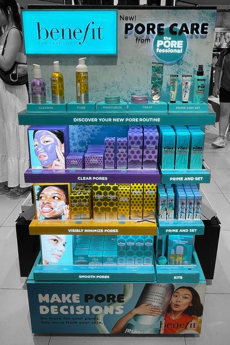 blackunit_20231125_2296_sephora_benefit Skincare Store Display, Skincare Product Display, Sephora Display, Visual Marketing Display, Skincare Stand, Posm Display Design, Skincare Display, Rak Display, Cosmetics Display Stand