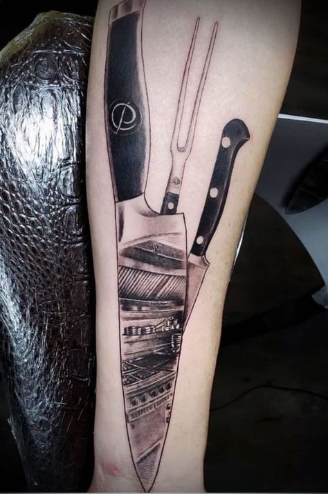 24 Culinary Tattoos For Men and Women– Cooking Ink Ideas - Page 23 of 24 - tracesofmybody .com Chef Tattoo Sleeve, Chefs Tattoo Ideas For Men, Cooking Inspired Tattoo, Culinary Tattoos Men, Chef Tattoos Ideas, Damascus Knife Tattoo, Chef Tattoo Designs Men, Tattoo Cooking Chef, Chef Inspired Tattoos