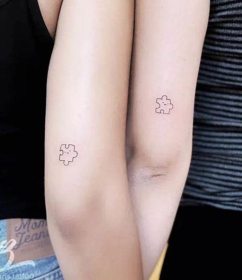 69 Meaningful Sister Tattoos To Honor Your Bond - Our Mindful Life Cute Tattoos For Brother And Sister, Cute Twin Tattoos Sisters, Family Idea Tattoos, Small Tattoo Sisters, Simple Sisters Tattoo, Small Matching Tattoos For Sisters Meaningful, Sister’s Tattoo, Sister Tattoos Words, Mini Tattoos For Sisters