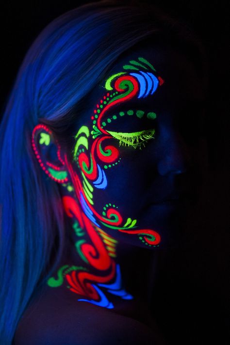 uv Painting by Andre  / 500px Black Light Party Outfit, Glow Party Outfit, Outfit Painting, Neon Party Outfits, Uv Face Paint, Black Light Party, Neon Face Paint, Uv Photography, Uv Party