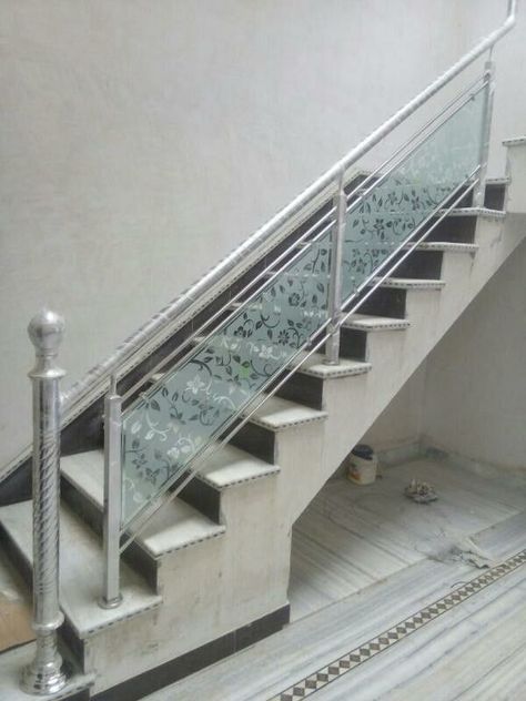 Steel Railing With Glass Design, Relling For Stairs, Ralling Glass Designs, Relling Glass Design, Starecase Design, Stairs Glass Railing Design, Industrial Stair Railing, Contemporary Stair Railing, Rustic Stair Railing