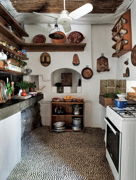 Slavic Kitchen, Polish Heritage, Greek Vacation, Lovely Kitchen, Greek Villas, Mexican Kitchens, Greek House, Casa Vintage, Mediterranean Homes