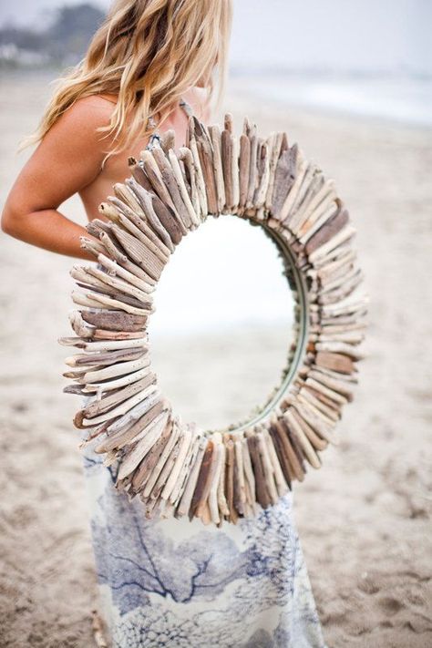 Do It Yourself Decoration, Bedroom Beach House, Hamptons Decor, Driftwood Mirror, Hemma Diy, Beach Room, Spring Decorating, Driftwood Decor, Beachy Decor