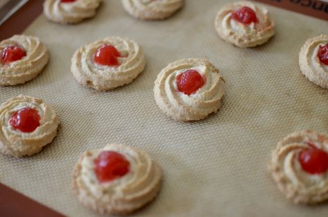 Italian Almond Paste Cookies (Paste di Mandorla) — ButterYum — a tasty little food blog Almond Paste Cookies Christmas, Almond Paste Cookies, Italian Cookie Recipe, Almond Paste Recipes, Cookies Italian, Make Almond Flour, Italian Cookie, Almond Joy Cookies, Almond Meal Cookies