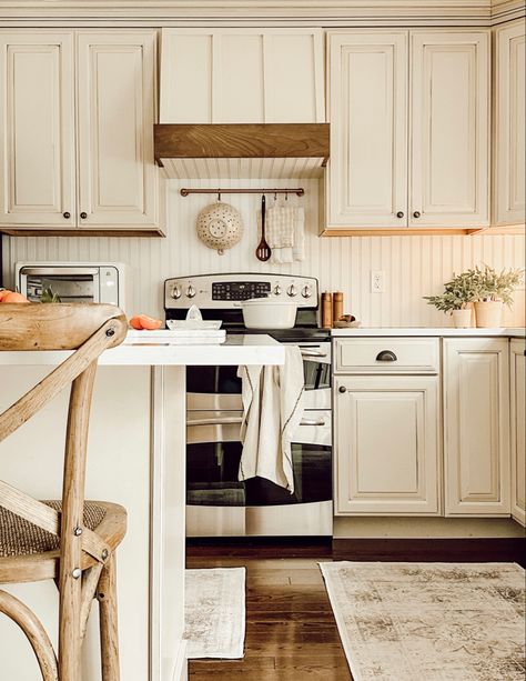 Stove Decor, Cottagecore Living, Cottagecore Kitchen, White Beadboard, Cozy Cottagecore, Cottages And Bungalows, Kitchen Refresh, Open Kitchen Shelves, Kitchen Vintage