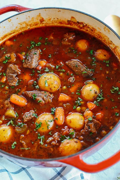 This classic hearty beef and tomato stew is true comfort food at its finest and can easily be made in your instant pot, slow cooker or right on the stove! Tomato Beef Stew, Tomato Juice Recipes, Easy Beef Stew Recipe, Tomato Stew, Instant Pot Slow Cooker, Crockpot Recipes Beef Stew, Easy Beef Stew, Chicken Tikka Masala Recipes, Ground Beef Pasta