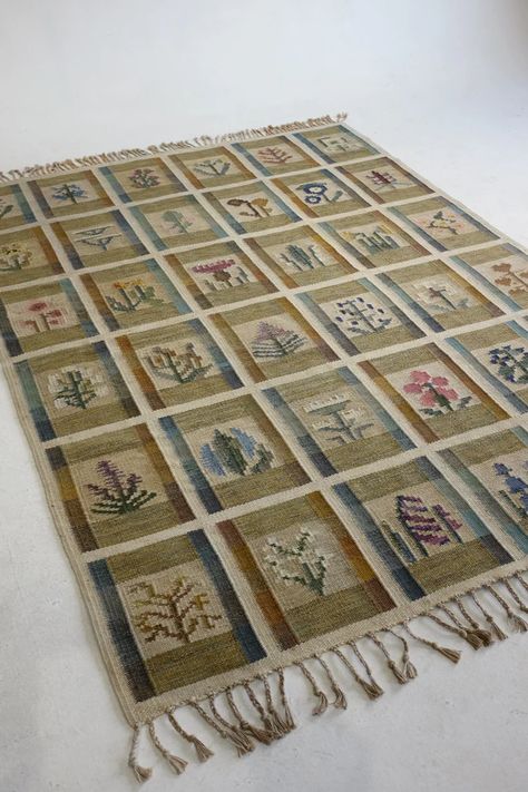 Vintage Scandinavian Rugs and Textile – Studio Nordic Scandinavian Tapestry, Scandinavian Rugs, Scandinavian Textiles, Swedish Rug, Mid Century Rug, Crochet Rug Patterns, Kilim Pattern, Flower Motifs, Scandinavian Rug